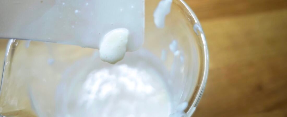 Kosmetyczna „katastrofa”? Jak uratować rozwarstwiony krem i czego nie robić następnym razem! 